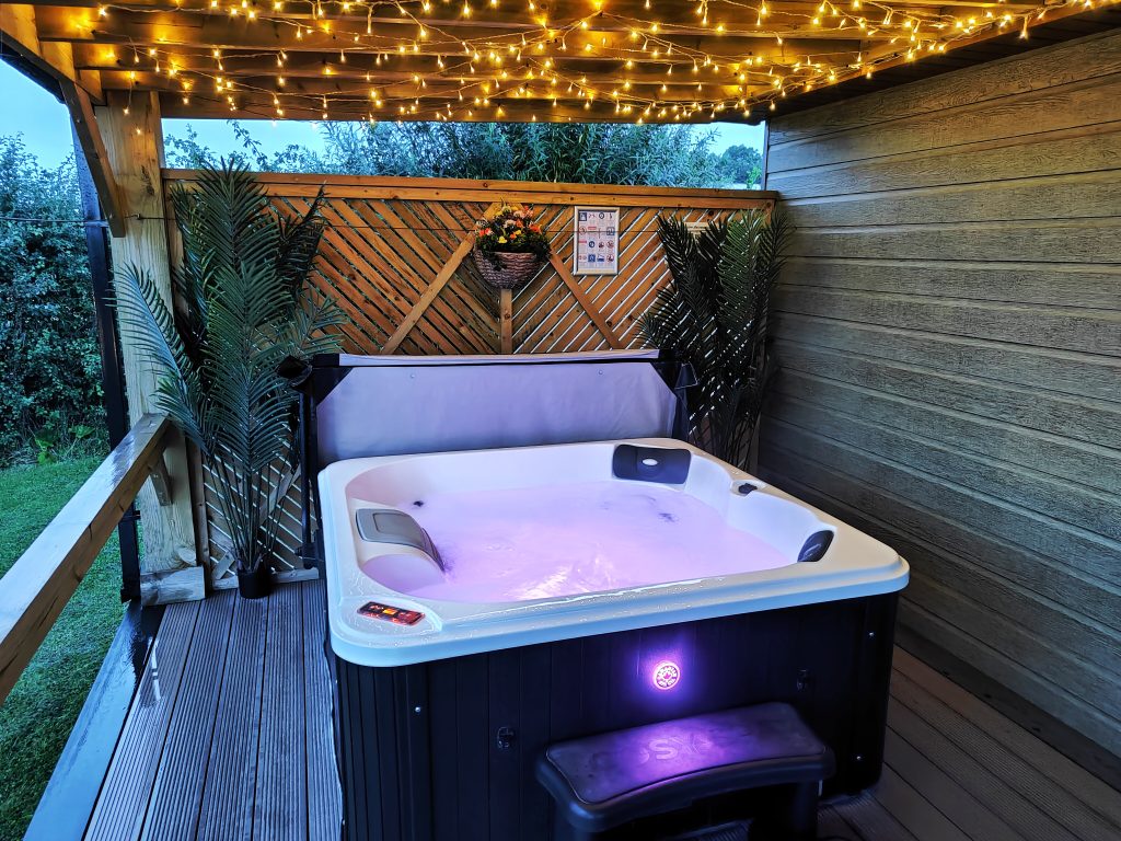 lodge breaks with hot tubs