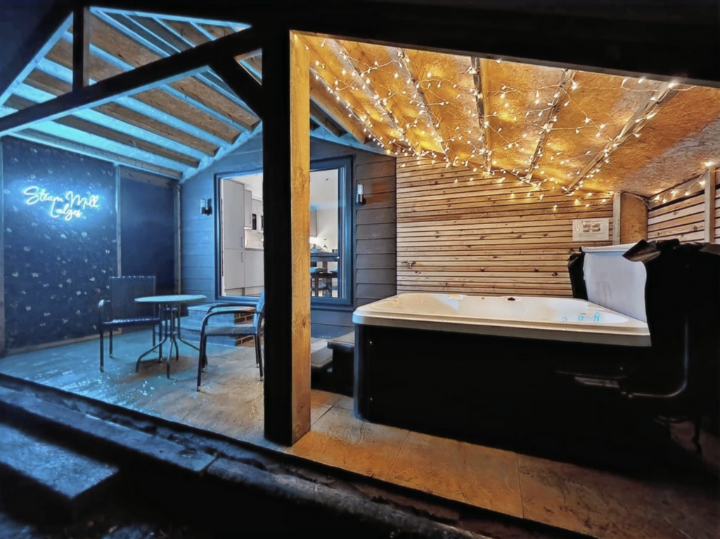 Hot tub lodges in Derbyshire